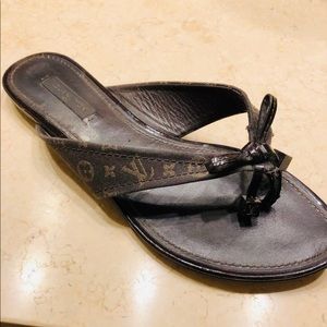Louis Vuitton monogram Brown flip-flop sandals 7 just shoes